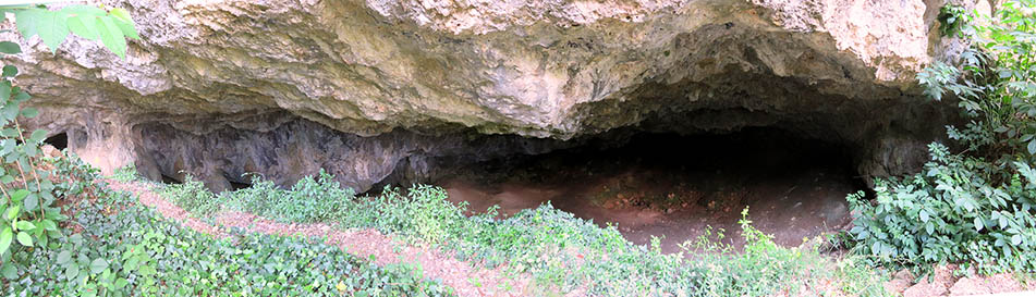 la grotta della Spelonca da fuori